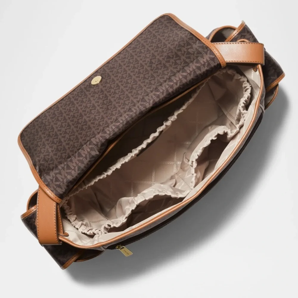 🆕 MICHAEL Michael Kors | 
Large Monogram Diaper Bag - Picture 4 of 9